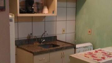 Apartment, 2 Bedrooms (1106) | Bathroom | Shower, towels