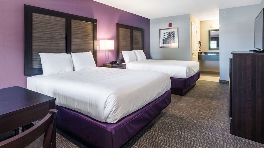 Econo Lodge Inn & Suites North Little Rock near Riverfront