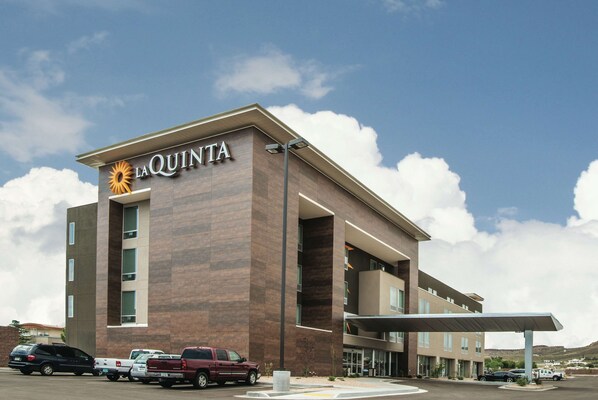 Exterior - La Quinta Inn & Suites by Wyndham Kingman (Kingman)