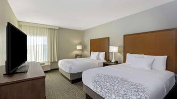 Sängtillbehör av högsta kvalitet, skrivbord och strykjärn/strykbräda