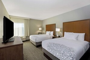 Premium bedding, desk, iron/ironing board, free cots/infant beds - La Quinta Inn & Suites by Wyndham Kingman (Kingman)