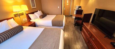 Escritorio, wifi gratis y ropa de cama