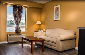 Desk, free WiFi, bed sheets - Fox Creek Inn (Fox Creek)