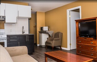 办公桌、免费 WiFi、床单