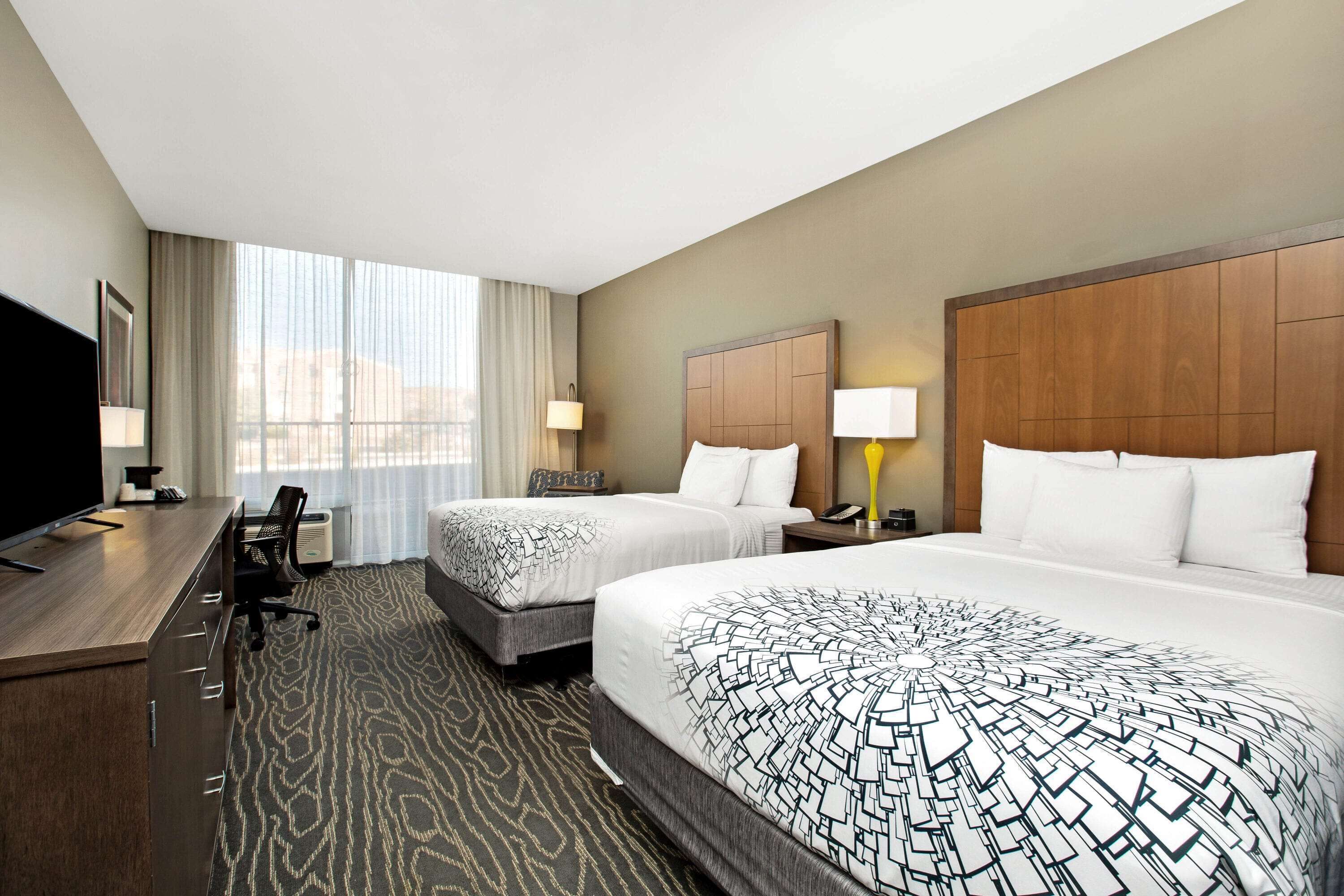 premium bedding, pillow-top beds, in-room safe, desk