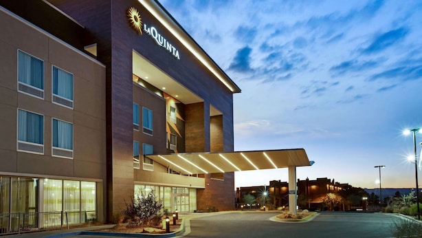 A modern hotel with a prominent 'LAQUINTA' sign, a covered entrance, and a landscaped driveway. - La Quinta Inn & Suites by Wyndham Page at Lake Powell (Page)
