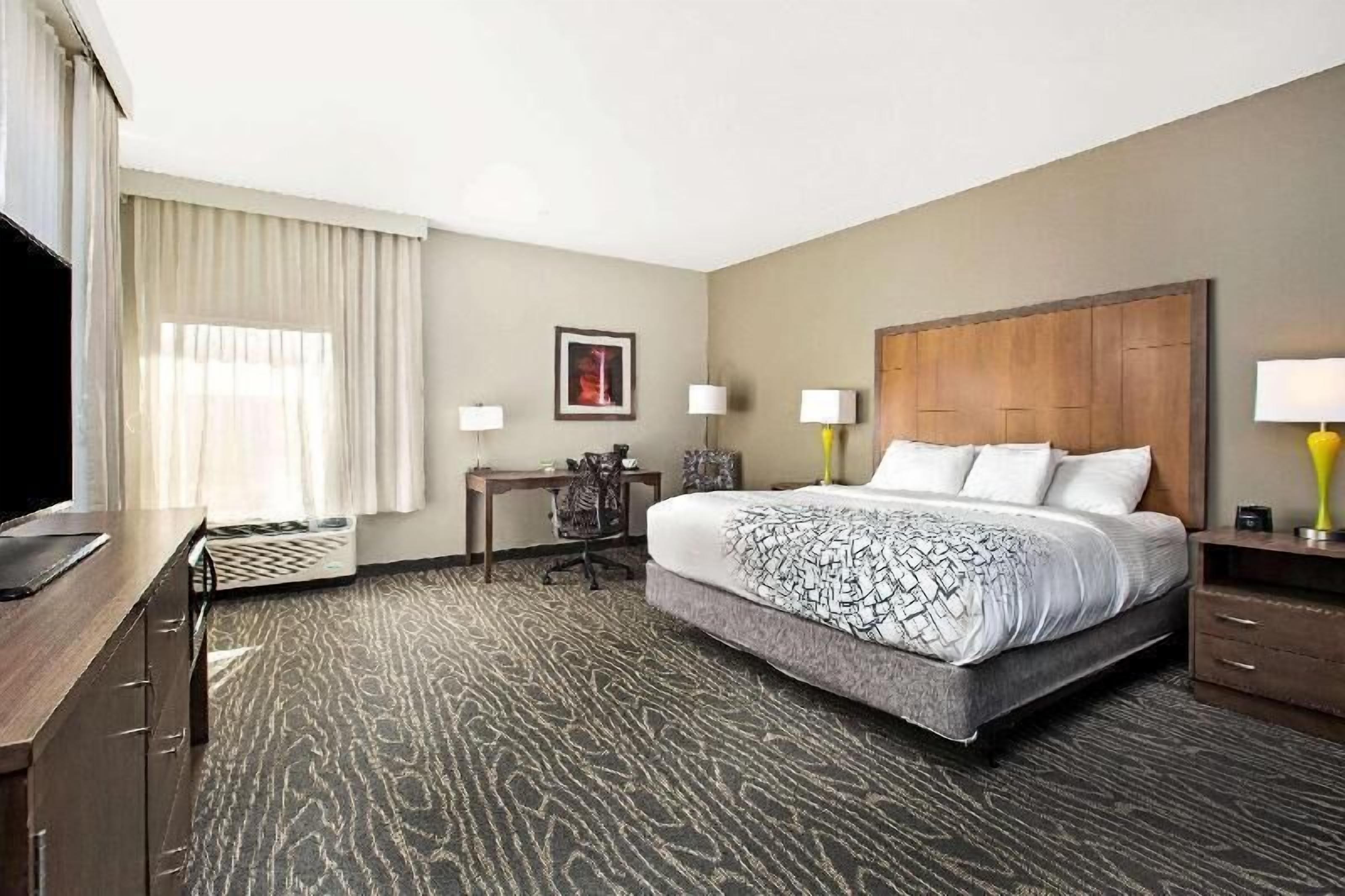 Premium bedding, pillowtop beds, in-room safe, desk