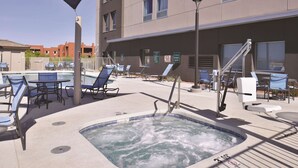 A rooftop pool area with lounge chairs, a hot tub, and a covered seating area. - La Quinta Inn & Suites by Wyndham Page at Lake Powell (Page)