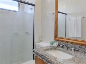 Apartment | Bathroom | Shower, towels