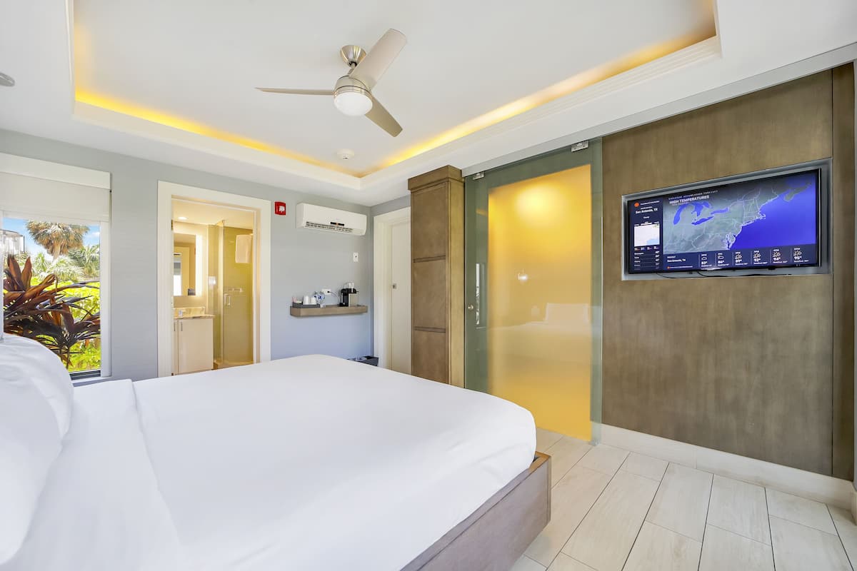 Standardzimmer, 1 King-Bett, eigenes Bad | Hochwertige Bettwaren, Zimmersafe, Verdunkelungsvorhänge