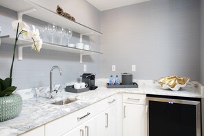 Fridge, espresso maker, coffee/tea maker - Elita Hotel (Fort Lauderdale)