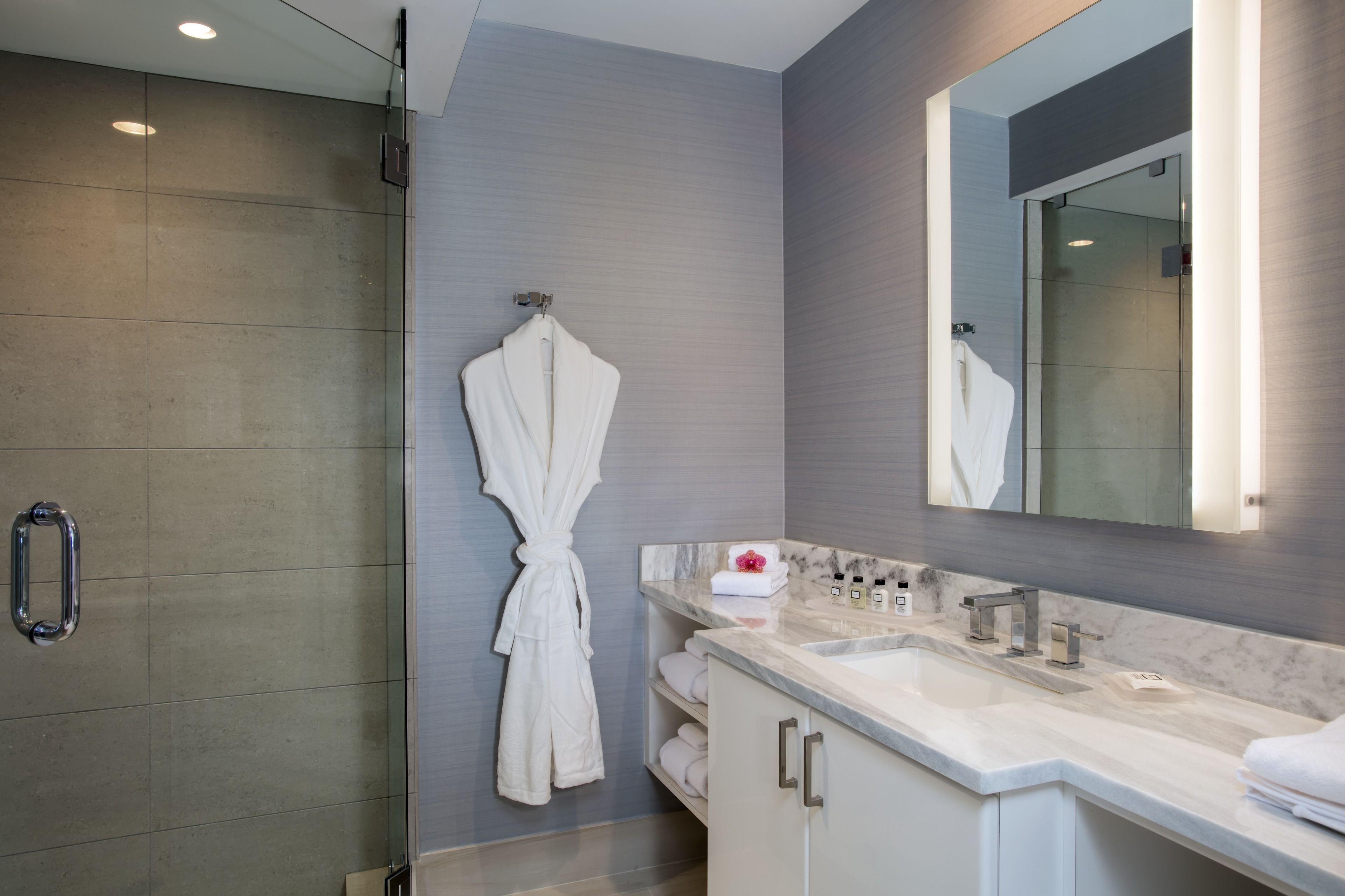 family suite, 2 bedrooms | bathroom | free toiletries, hair dryer, bathrobes, towels