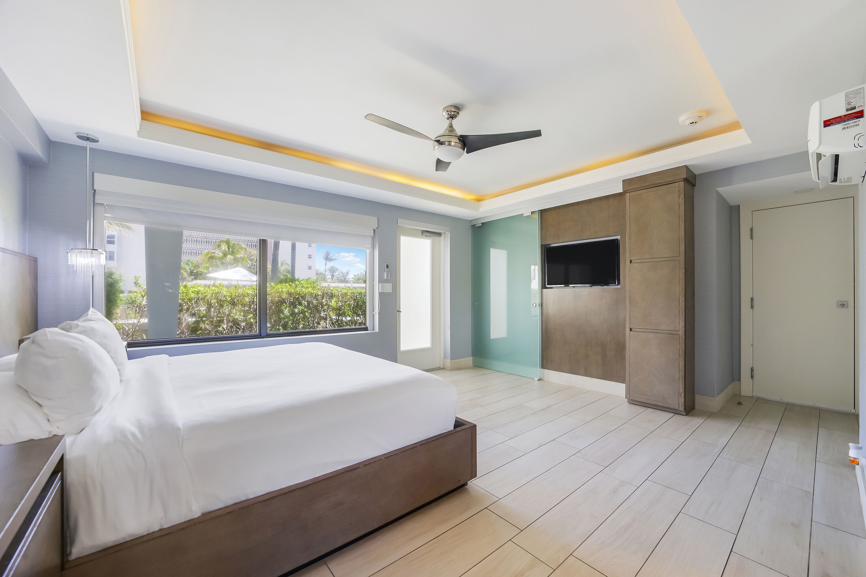 Deluxe Room, 1 King Bed, Kitchenette