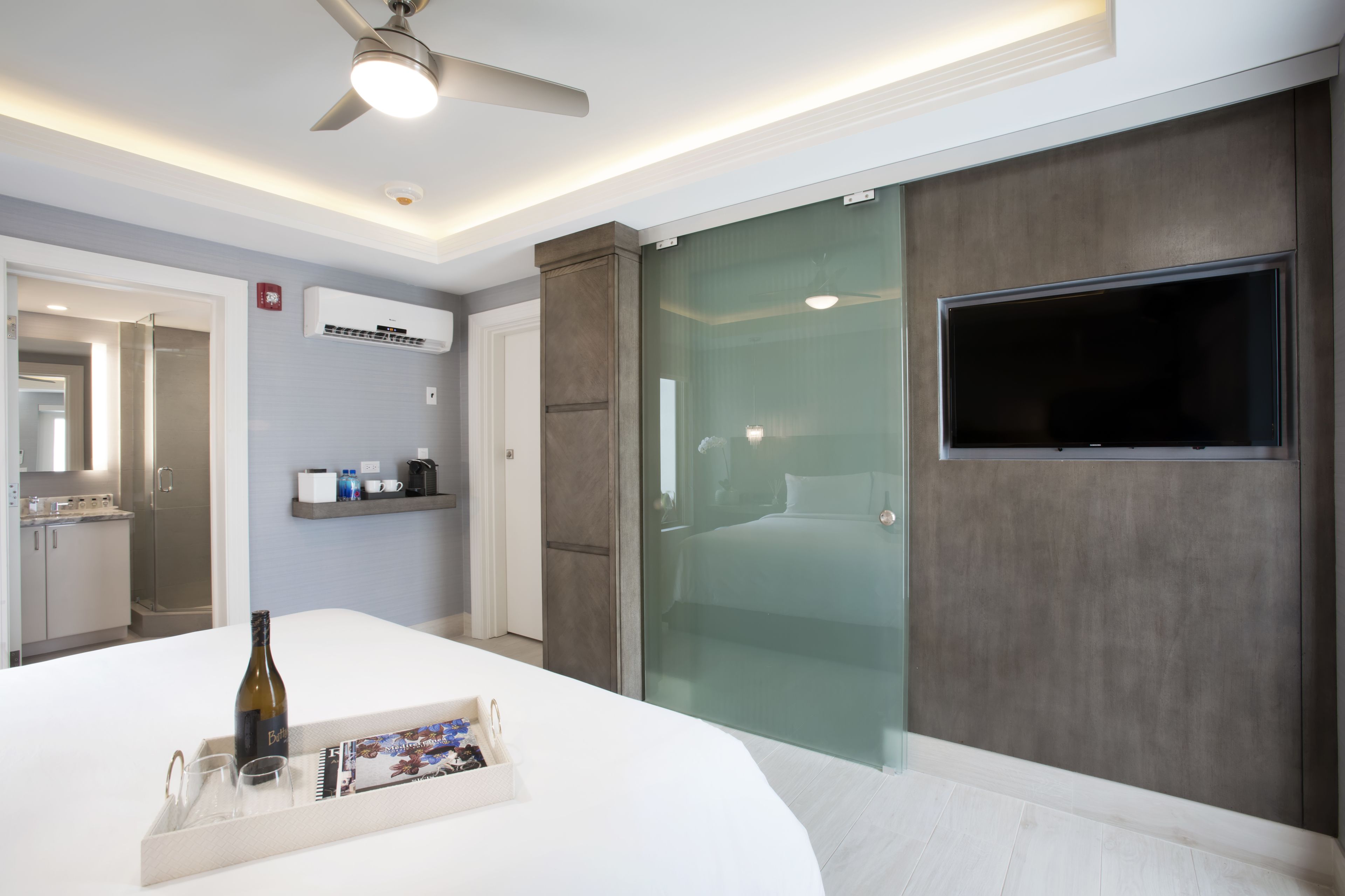 standard room, 1 king bed | premium bedding, in-room safe, soundproofing, iron/ironing board