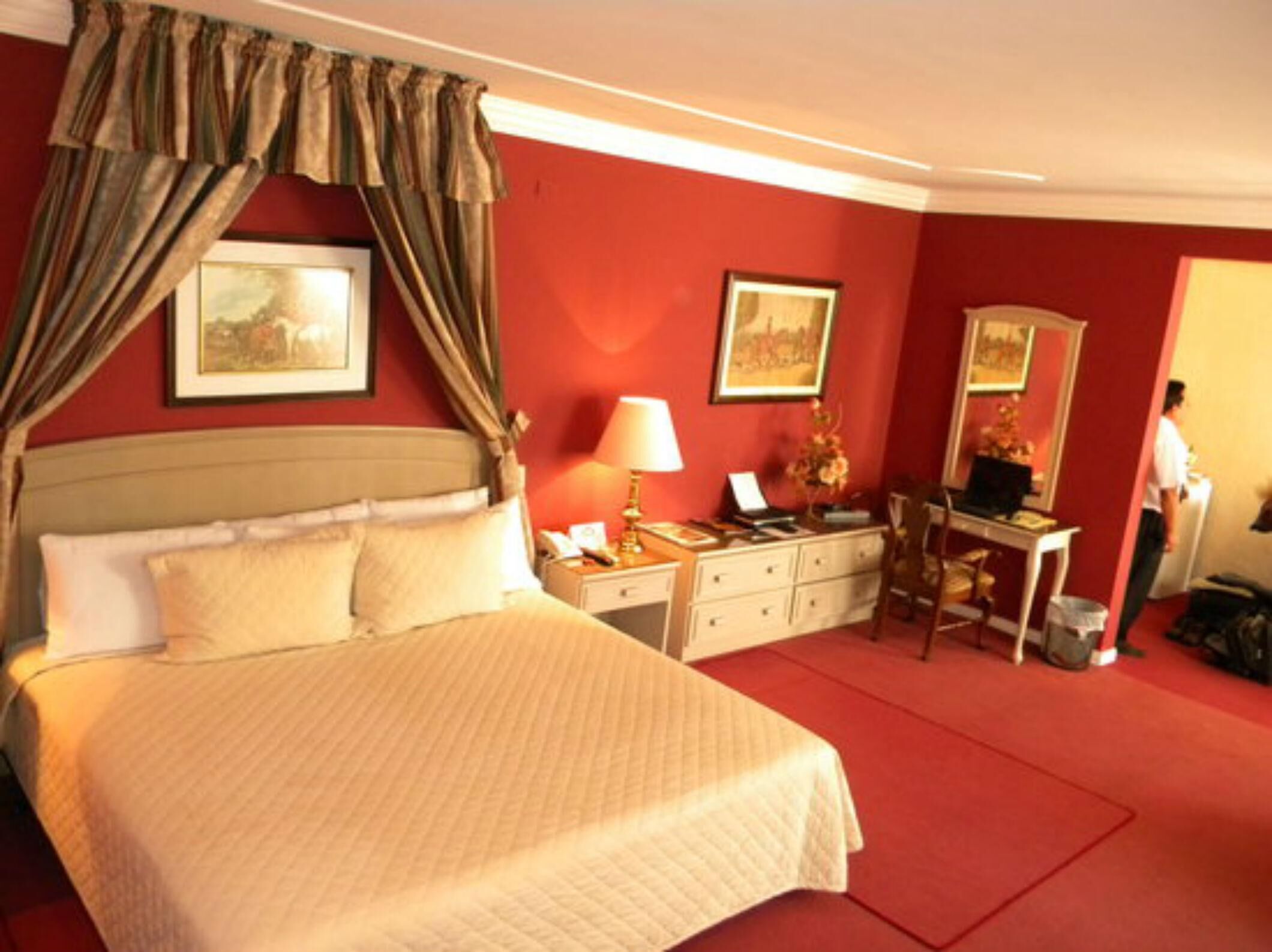 Minibar, in-room safe, iron/ironing board, free cribs/infant beds
