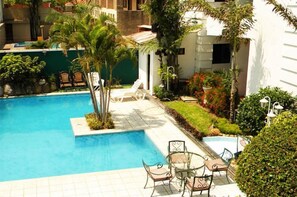 Hồ bơi ngoài trời 