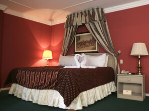 Minibar y caja de seguridad en la habitación 