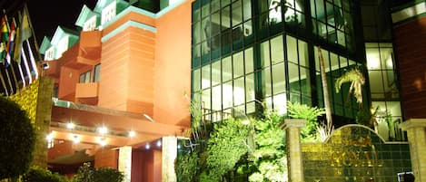 Fassade der Unterkunft – Abend/Nacht