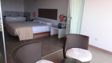 Kamar Double, jet tub | Minibar, brankas, meja kerja, dan setrika/meja setrika