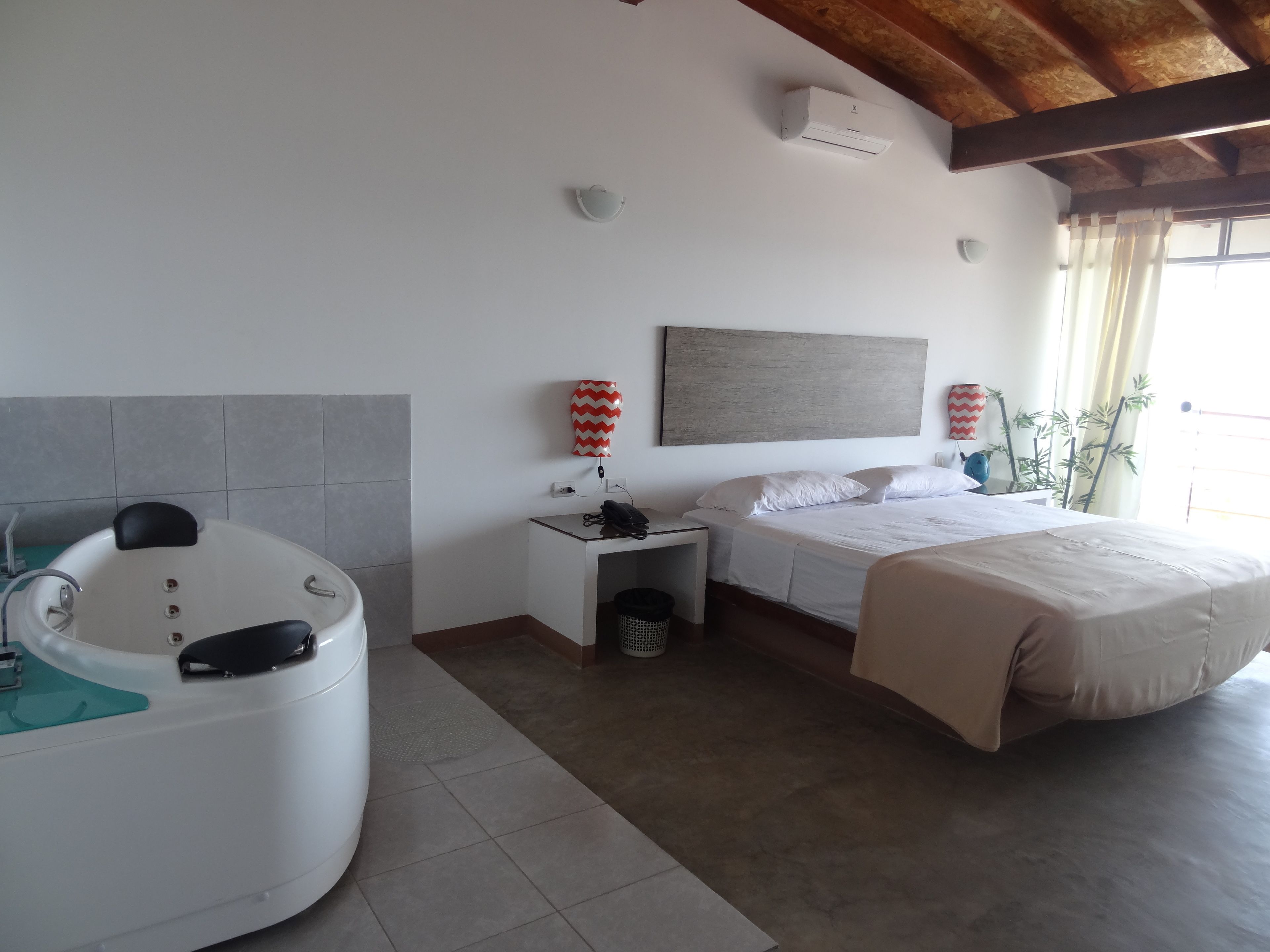 double room, jetted tub | minibar, in-room safe, desk, iron/ironing board