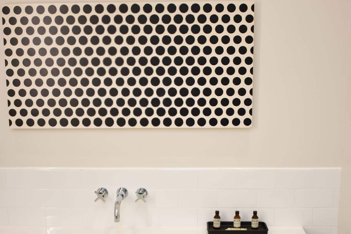 Badrum | Dusch, lyxtoalettartiklar, hÄrtork och badrock