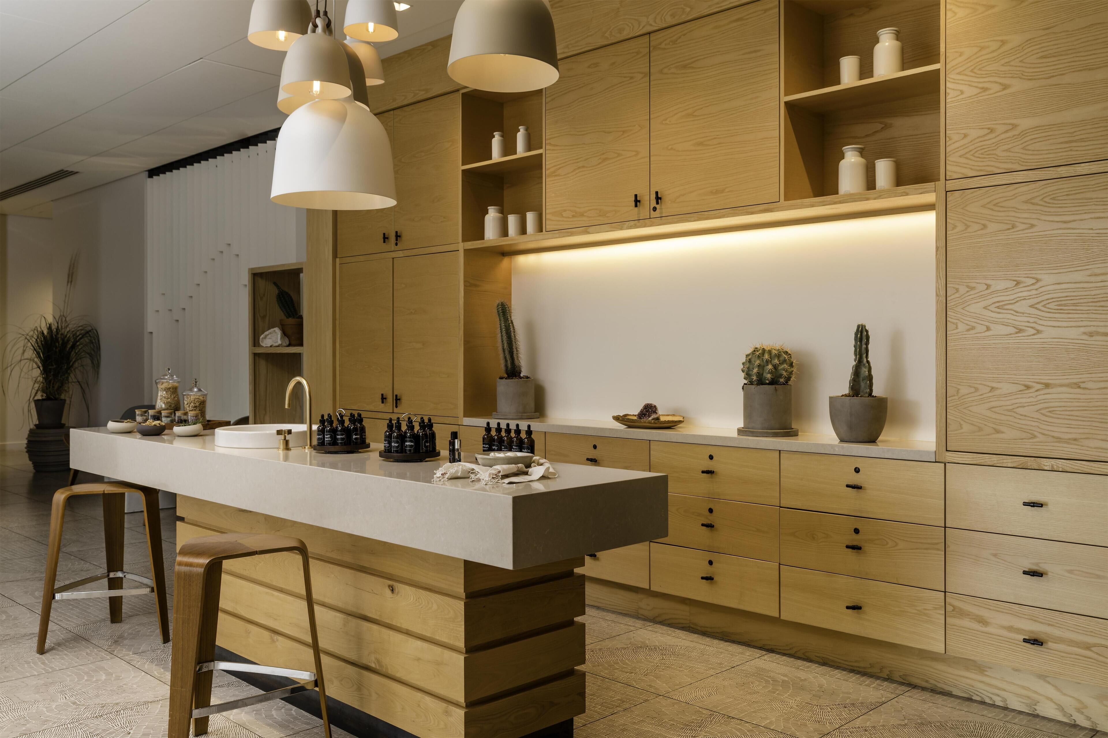 Couples treatment rooms, hot tub, steam room, body treatments