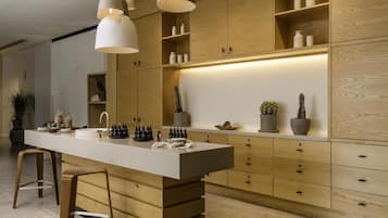 Couples treatment room(s), hot tub, steam room, body treatments