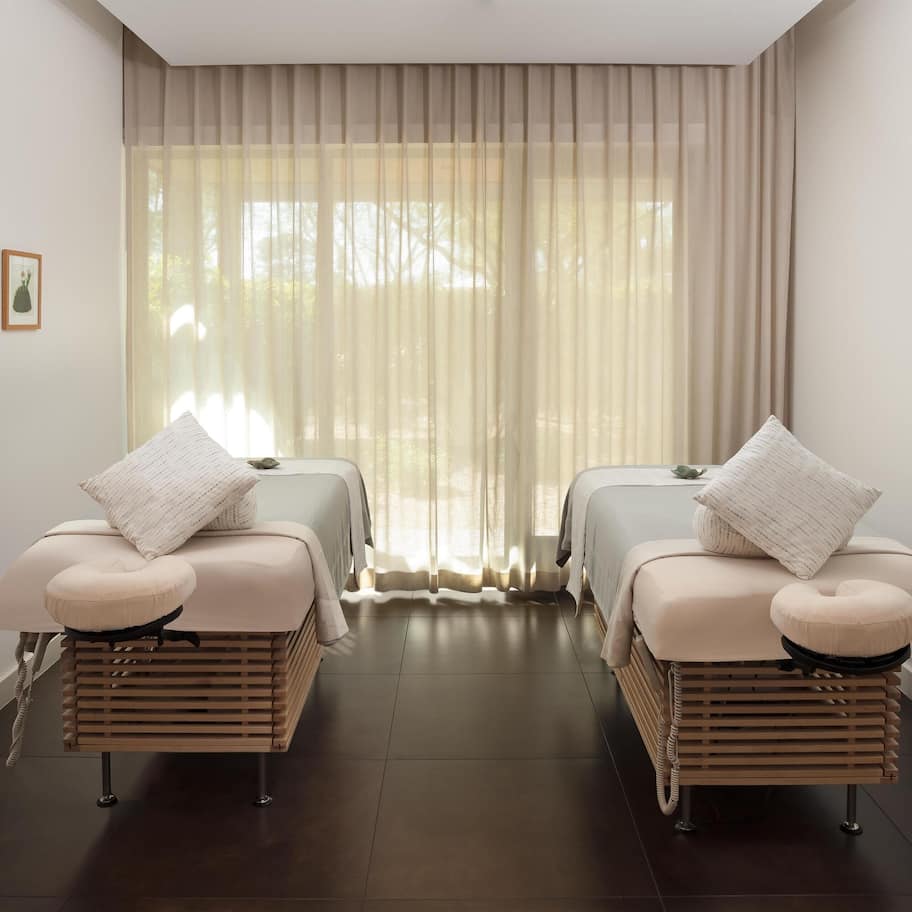 Salas de tratamiento para parejas, tina de hidromasaje y baño de vapor
