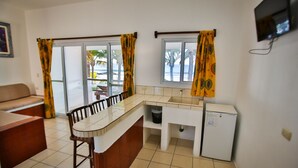 Bungalow, 3 soverom, havutsikt (Sextuple) | Spiseområde på rommet