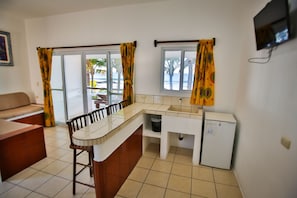 In-room dining - Playa Plana Hotel (Chiquimulilla)