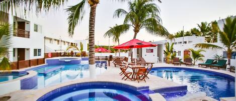 3 piscinas externas