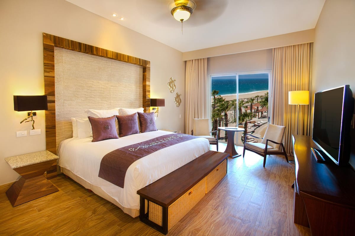 1 bedroom, premium bedding, minibar, in-room safe