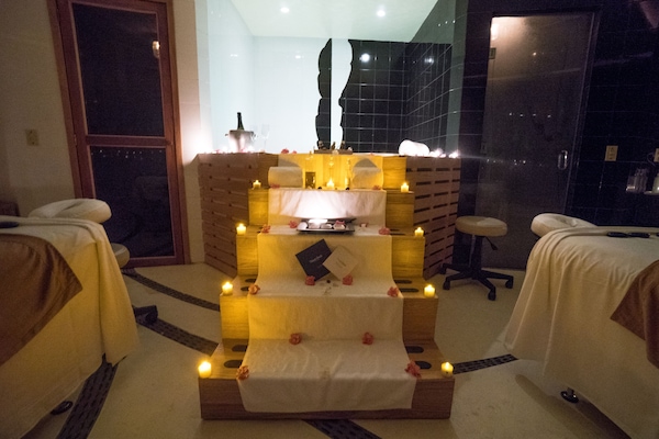 Couples treatment rooms, sauna, hot tub, steam room, body treatments