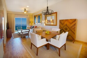 In-room dining - The Towers at Pueblo Bonito Pacifica - All Inclusive (Cabo San Lucas)
