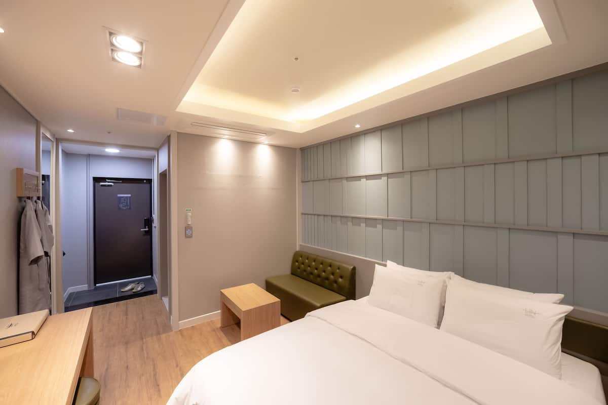 deluxe double room | free wifi