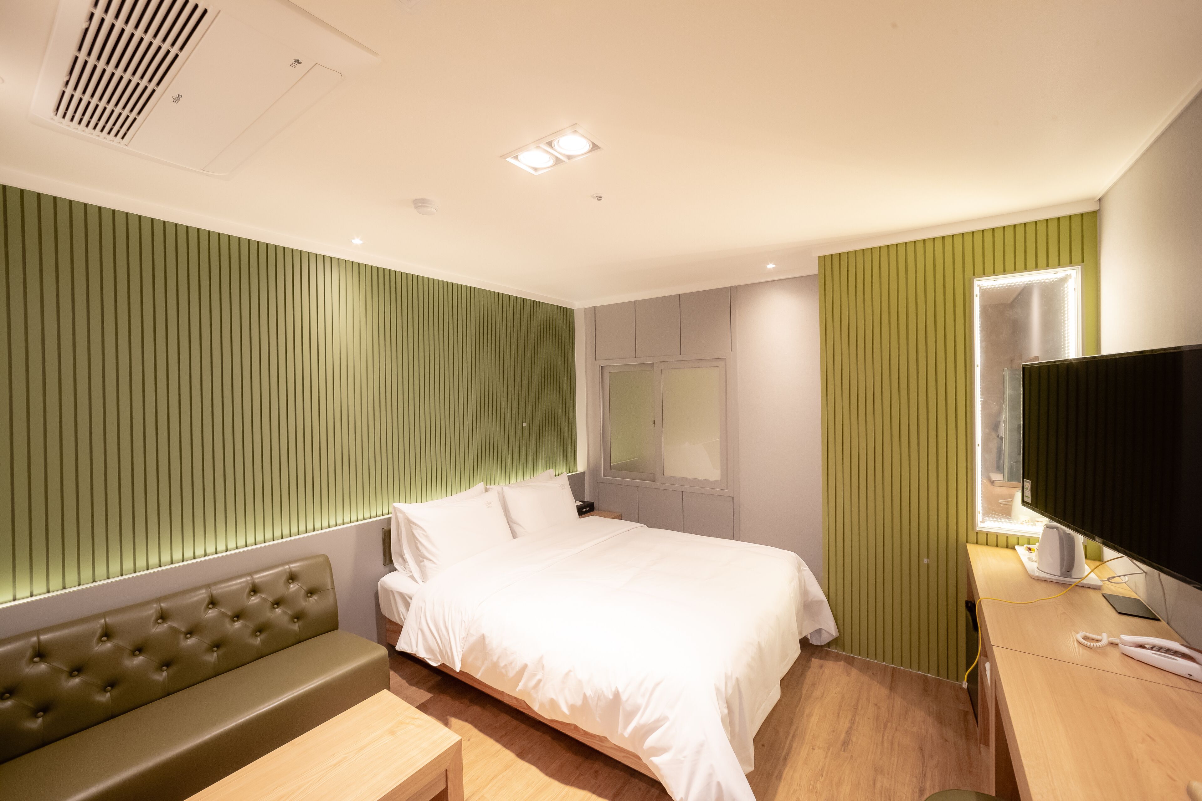 deluxe double room | free wifi
