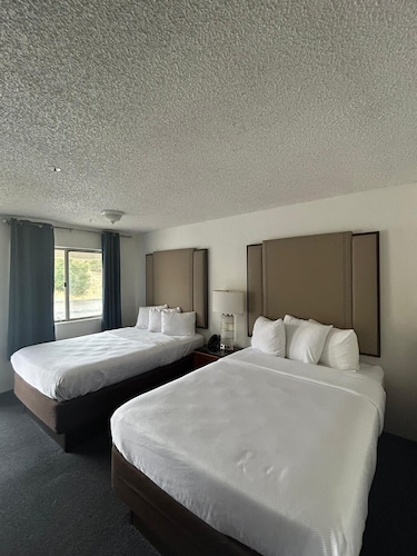 Backcountry Inn Motel