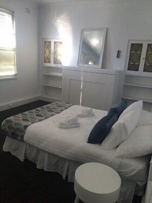 Studio Suite | Desk, iron/ironing board, free WiFi, bed sheets