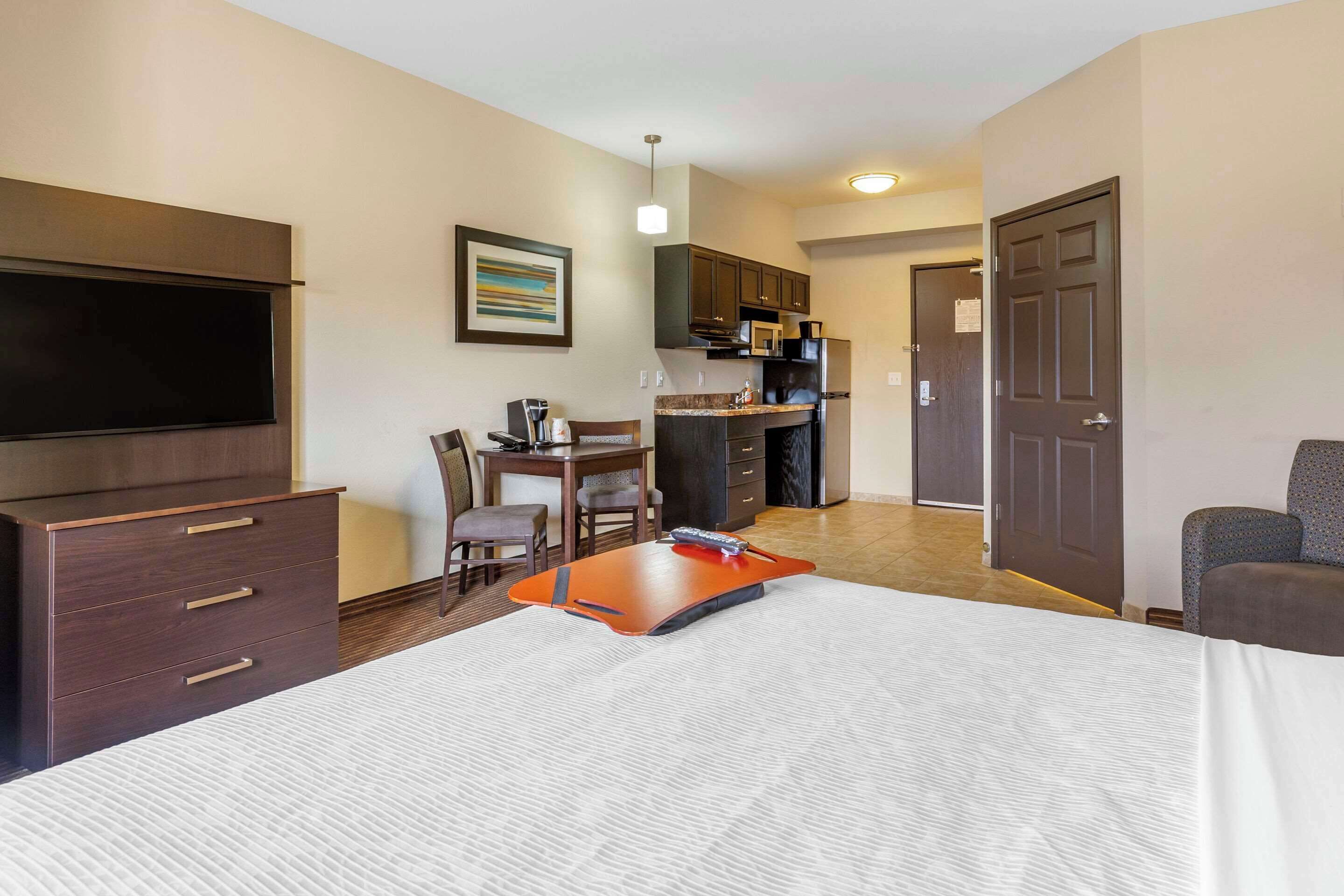 room, 1 queen bed, accessible, non smoking (efficiency) | desk, laptop workspace, blackout curtains, iron/ironing board