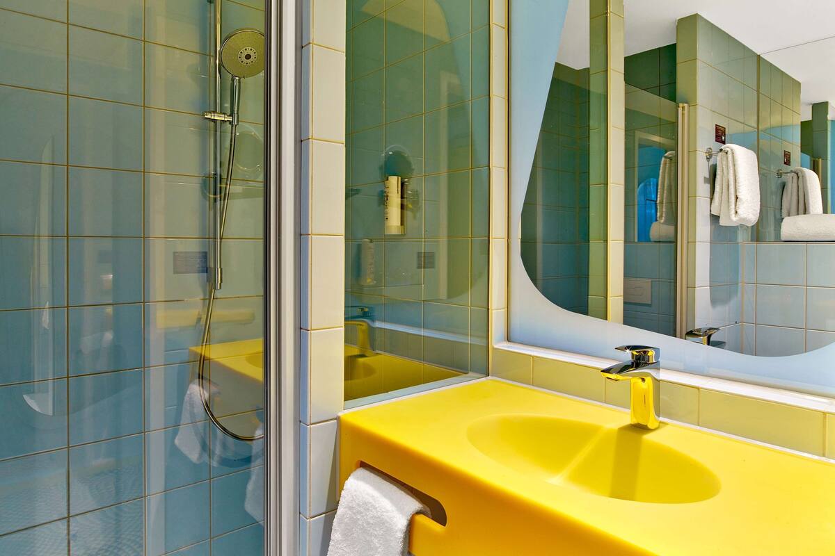 shower, eco-friendly toiletries, hair dryer, heated floors