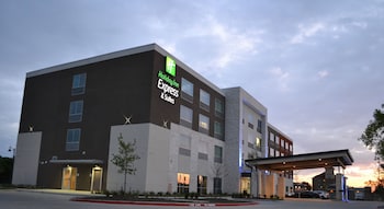 Holiday Inn Express & Suites McKinney - Frisco East by IHG