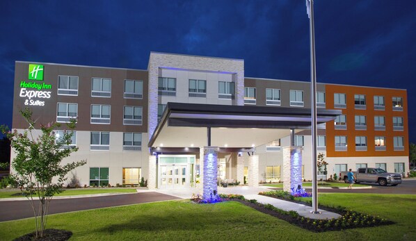 A Holiday Inn Express & Suites building with a modern design, featuring a covered entrance and a landscaped front yard. - Holiday Inn Express & Suites Greenwood Mall by IHG (Greenwood)