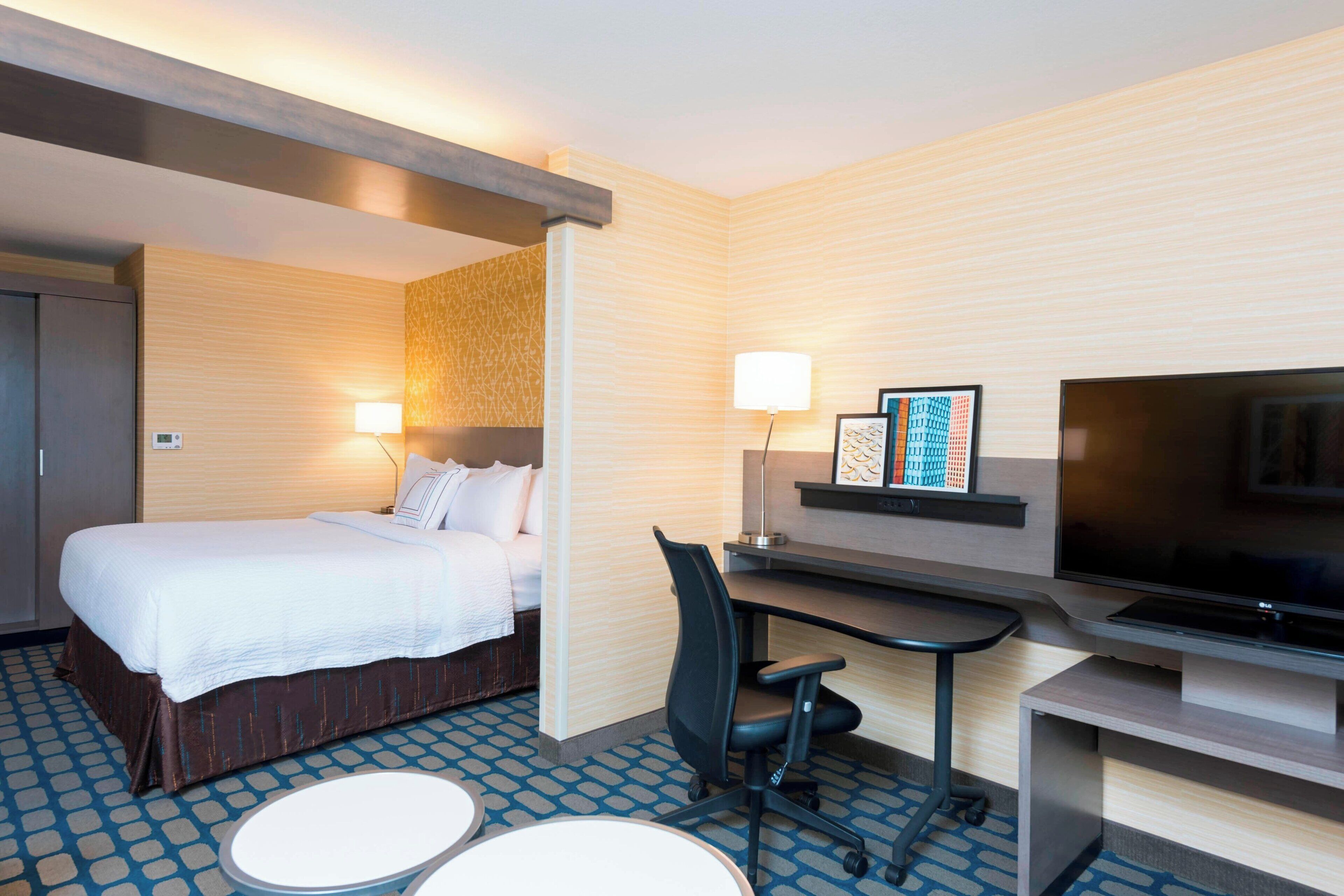 desk, soundproofing, iron/ironing board, free wifi