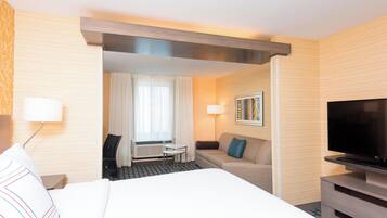 Desk, soundproofing, iron/ironing board, free WiFi