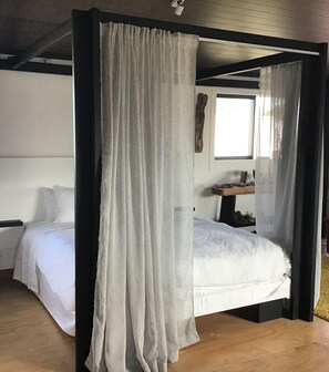 Driftwood Loft | Individually decorated, free WiFi - Code Time Lodge (Okarito)