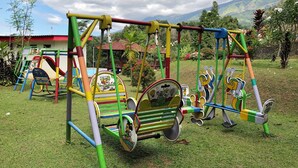 Tempat bermain anak - outdoor
