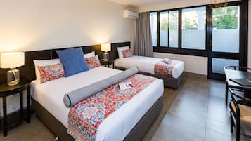 ツインルーム | ノートパソコン用作業スペース、遮光カーテン、アイロン / アイロン台、WiFi (無料)