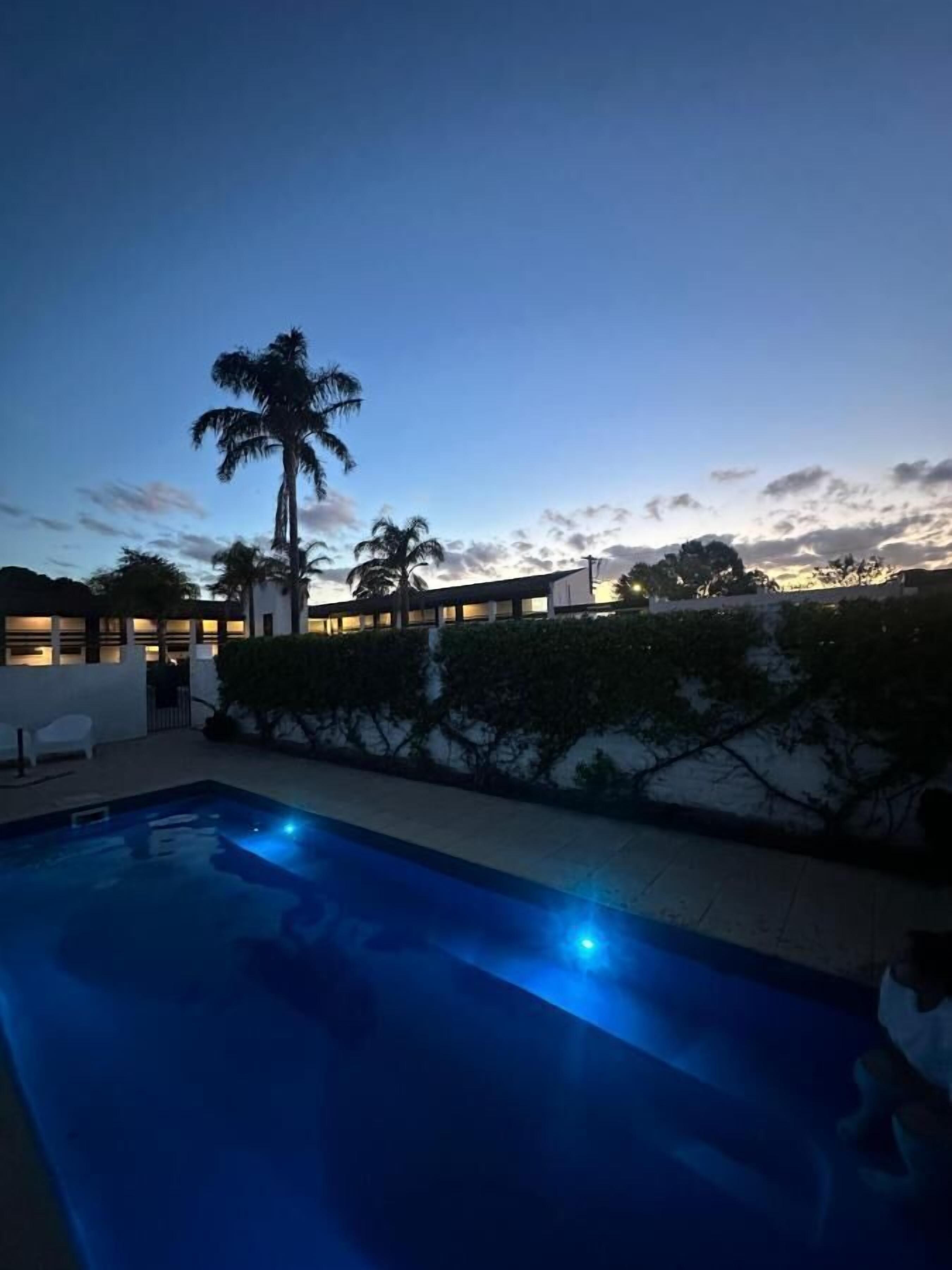 Außenpool, Liegestühle