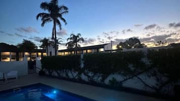 Außenpool, Liegestühle