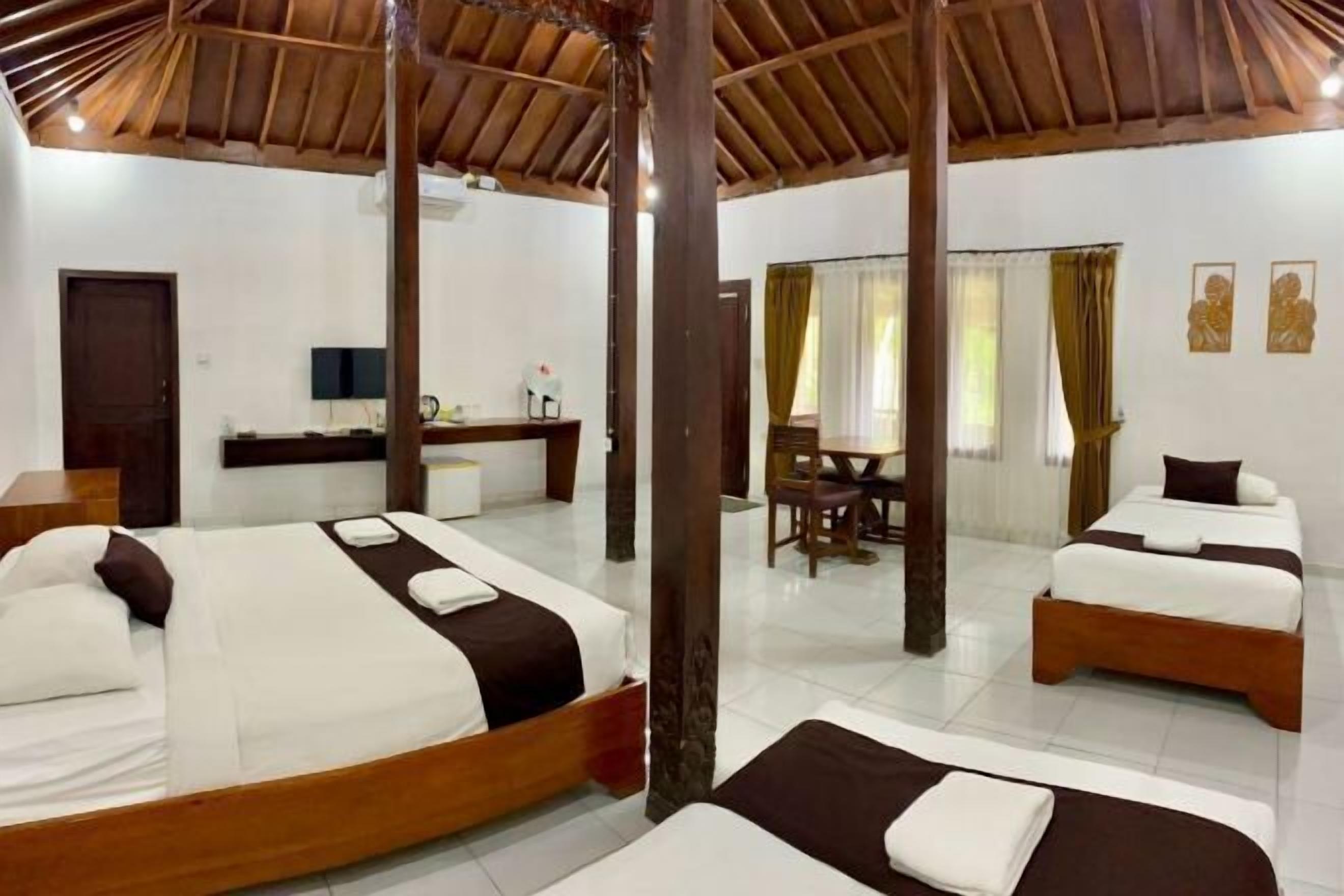 In-room safe, bed sheets